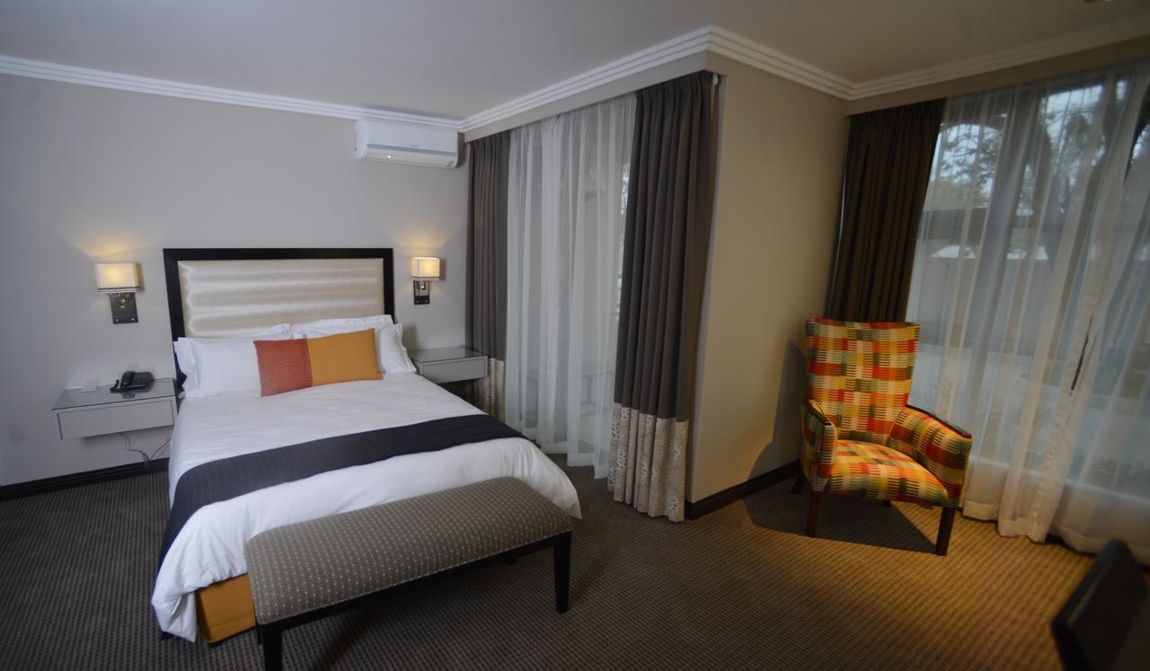 גאבורון Regent Hotel City מראה חיצוני תמונה