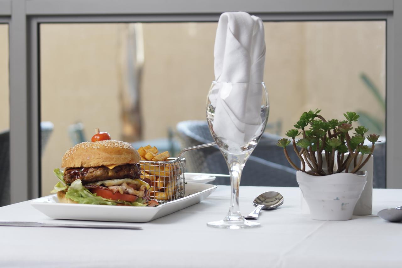 גאבורון Regent Hotel City מראה חיצוני תמונה