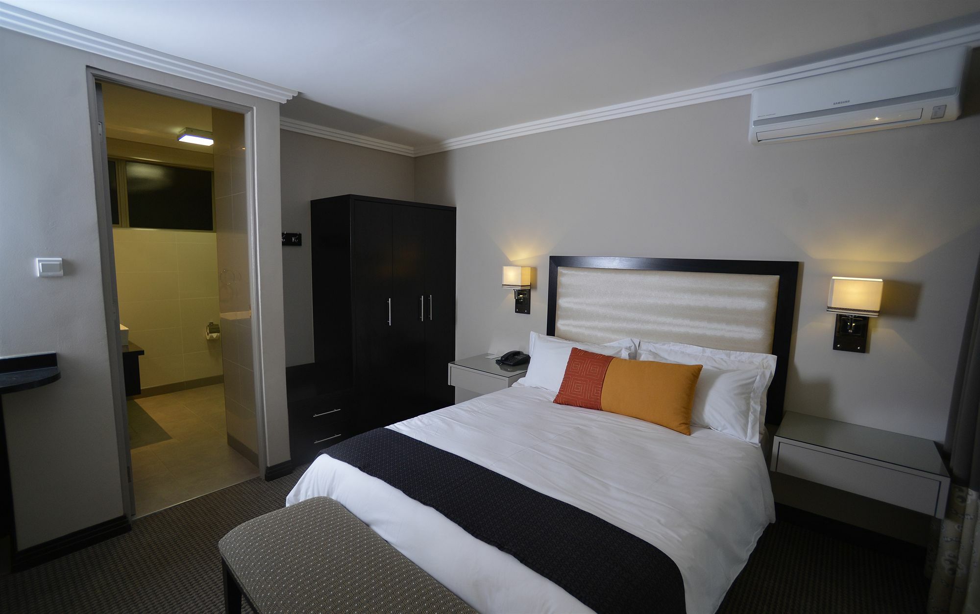 גאבורון Regent Hotel City מראה חיצוני תמונה